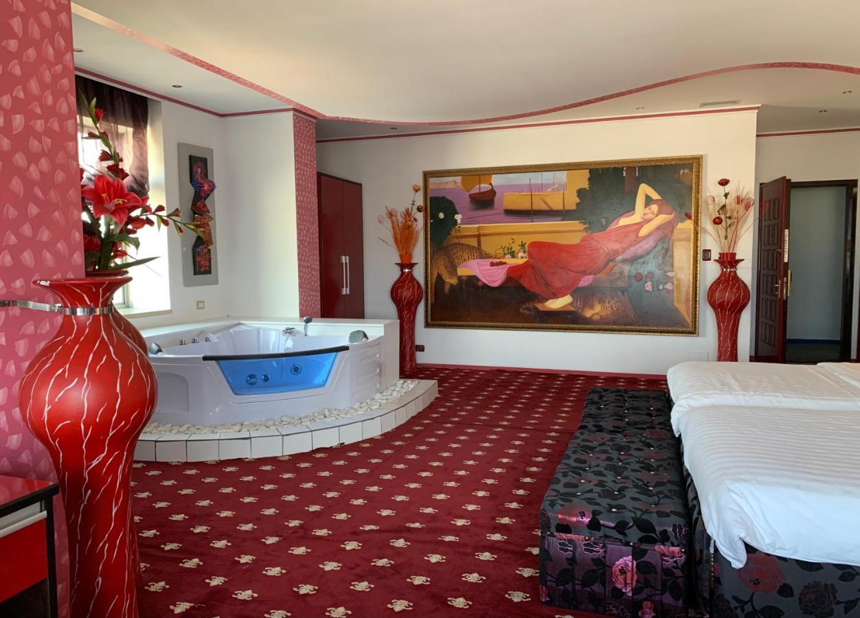 Hotel Rosa Blu Тирана Экстерьер фото