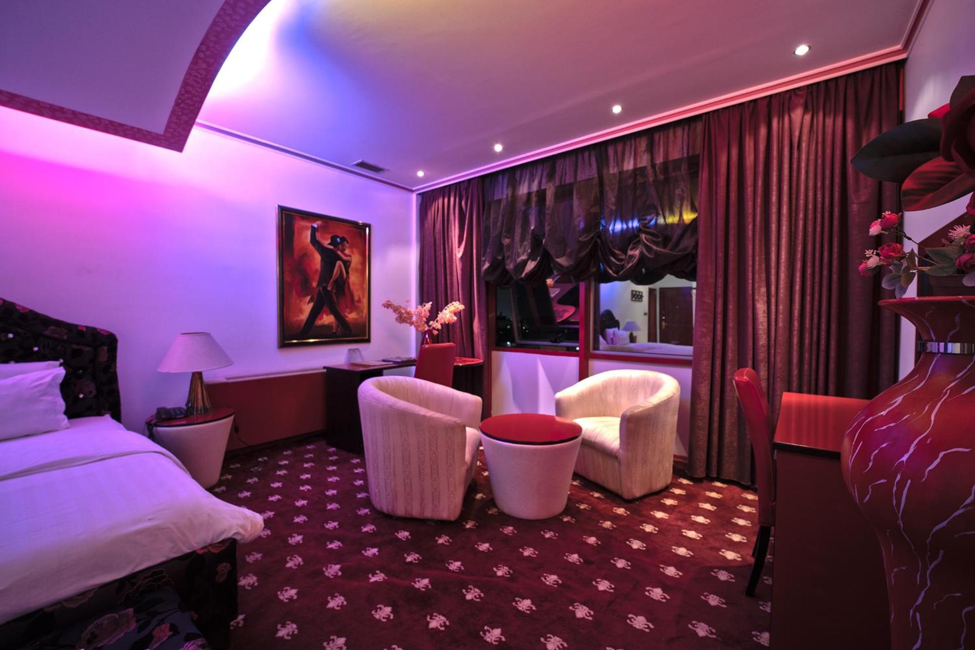 Hotel Rosa Blu Тирана Экстерьер фото
