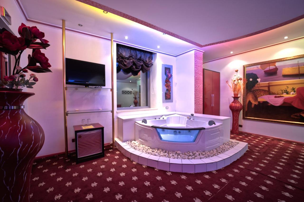 Hotel Rosa Blu Тирана Экстерьер фото