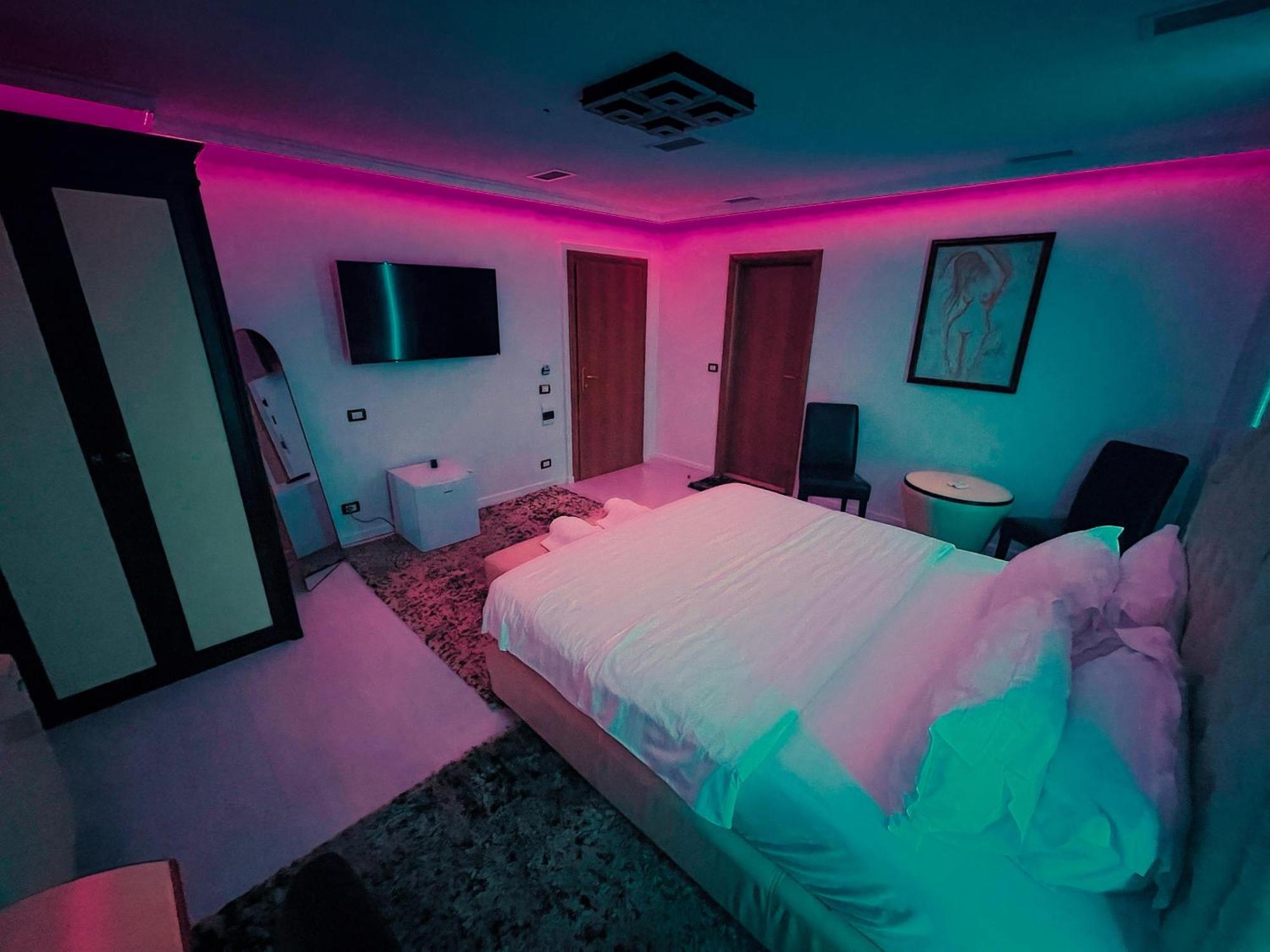 Hotel Rosa Blu Тирана Экстерьер фото