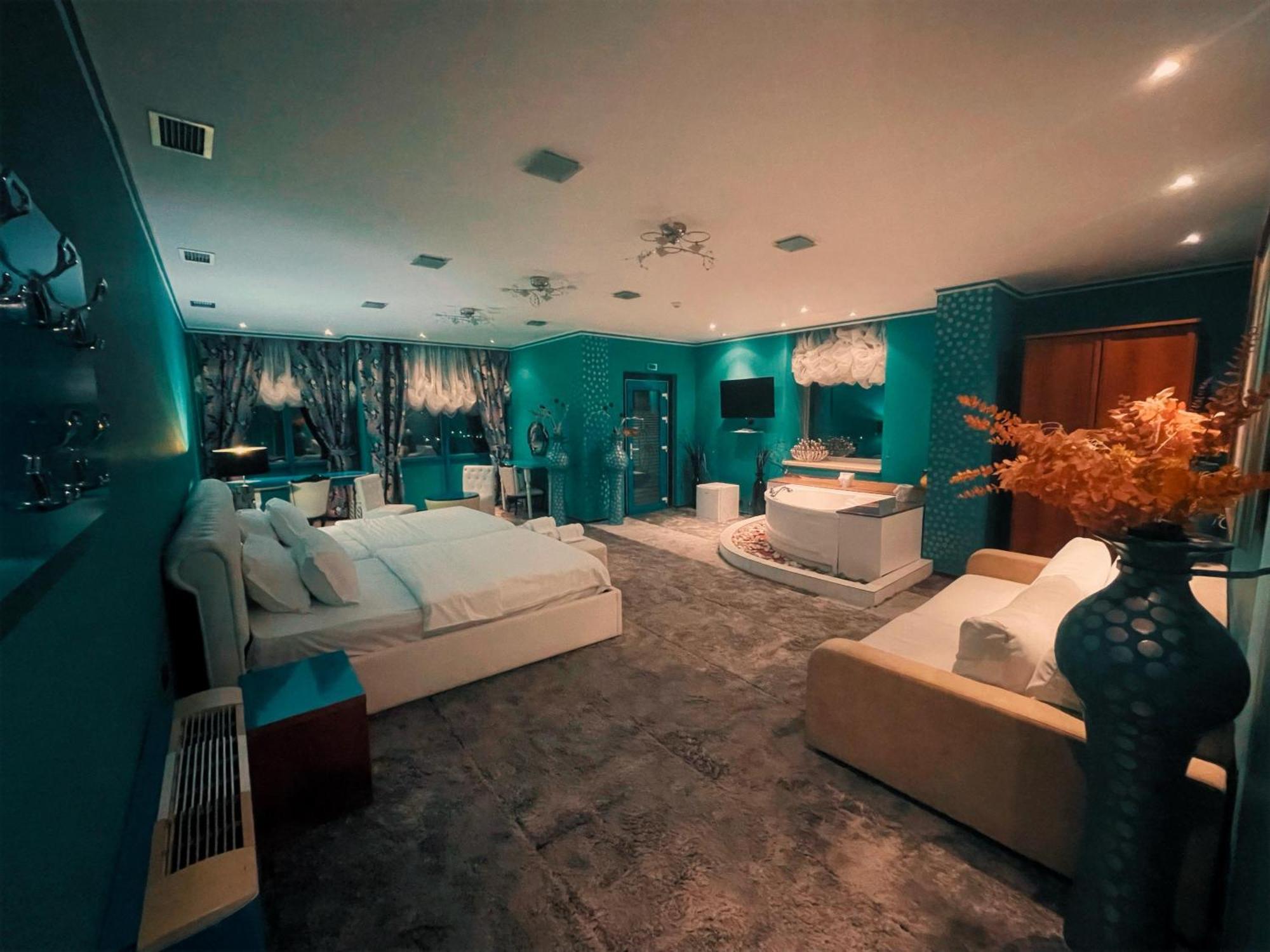 Hotel Rosa Blu Тирана Экстерьер фото